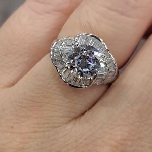 Wedding rings 18K white gold with natural stones.